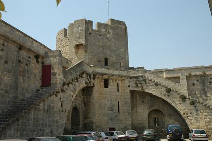 Aigues-Mortes: les remparts