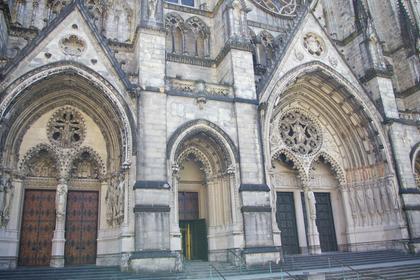 Portails de la façade principale