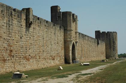 Aigues-Mortes: les remparts