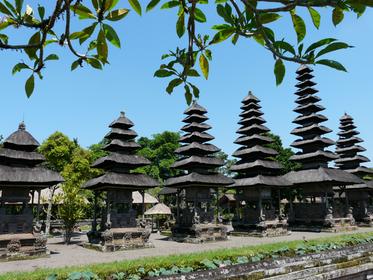 Les célèbres Meru du temple de Mengwi
