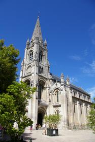 Eglise et place Saint Martial