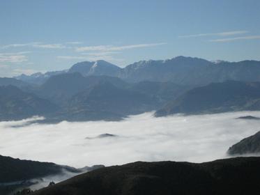 AMANECER ENTRE LA NIEBLA