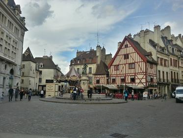 Place François-Rude (or du Bareuzai)