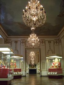-1) Musée du Grand Curtius (Liège). Les salons baron et baronne François Duesberg. Enfilade des salons de musique et