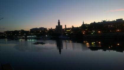 Torre del oro al amanecer