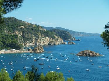la côte vue de la vieille ville de Tossa de Mar