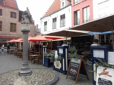 Huidenvettersplein (Tanners' Square)