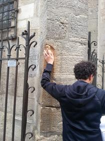 Toucher la chouette de la main gauche, une tradition dijonnaise !
