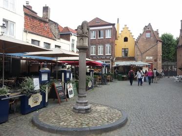 Huidenvettersplein (Tanners' Square)