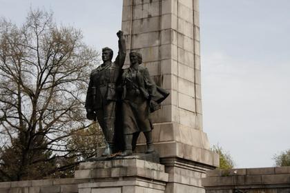Common grave memorial in Boris Garden