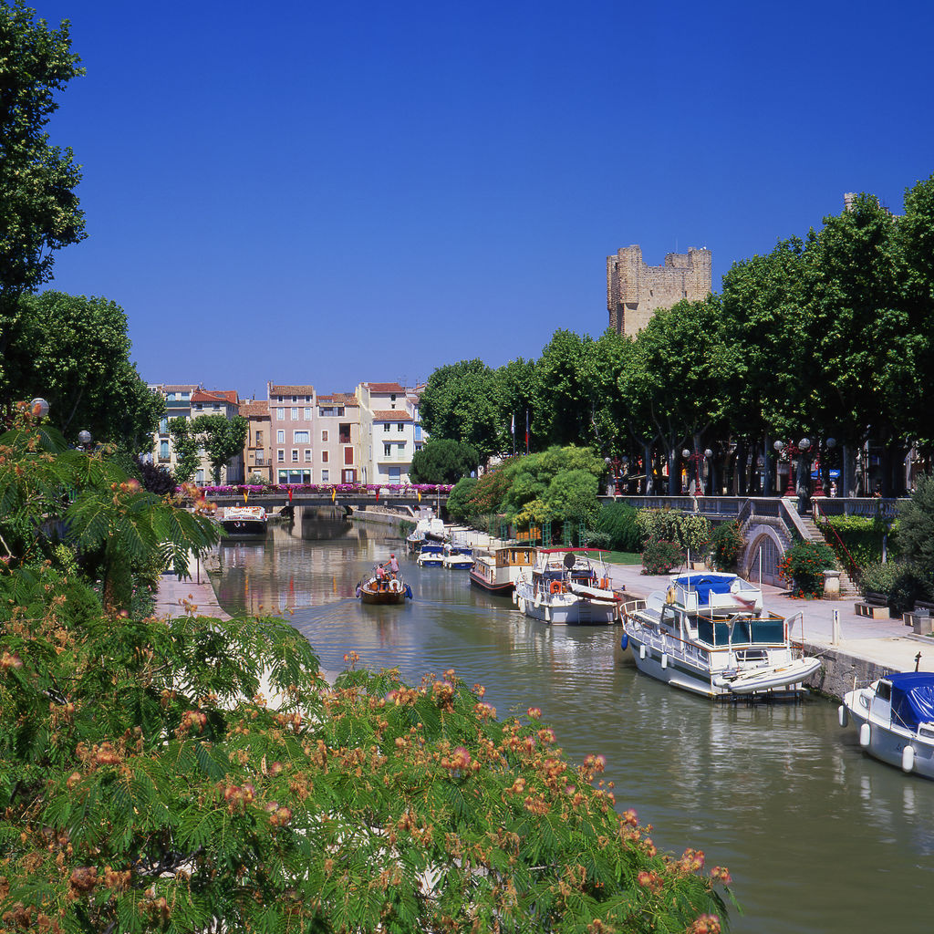 Ufer des Canal de la Robine - Tourismus Narbonne - ViaMichelin