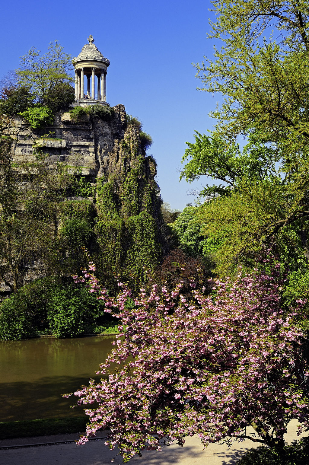 Parc Des Buttes Chaumont 1 Rue Botzaris 75019 Paris Parc des Buttes-Chaumont - Paris tourism - ViaMichelin