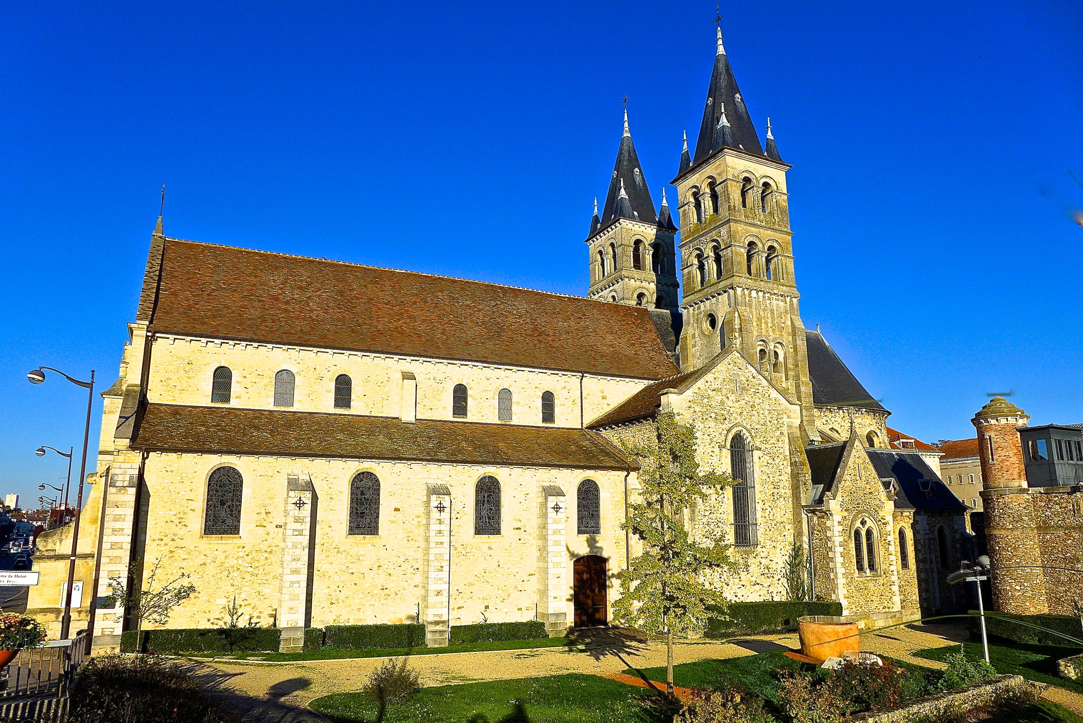 Colegiata de Notre-Dame - turismo Melun - ViaMichelin